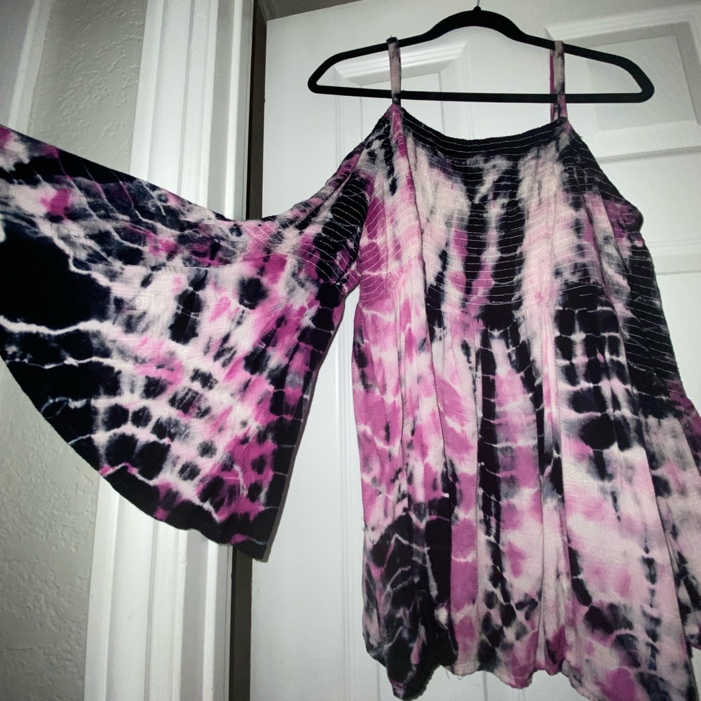 EUC Torrid Smocked Bell Sleeve Top sz 2